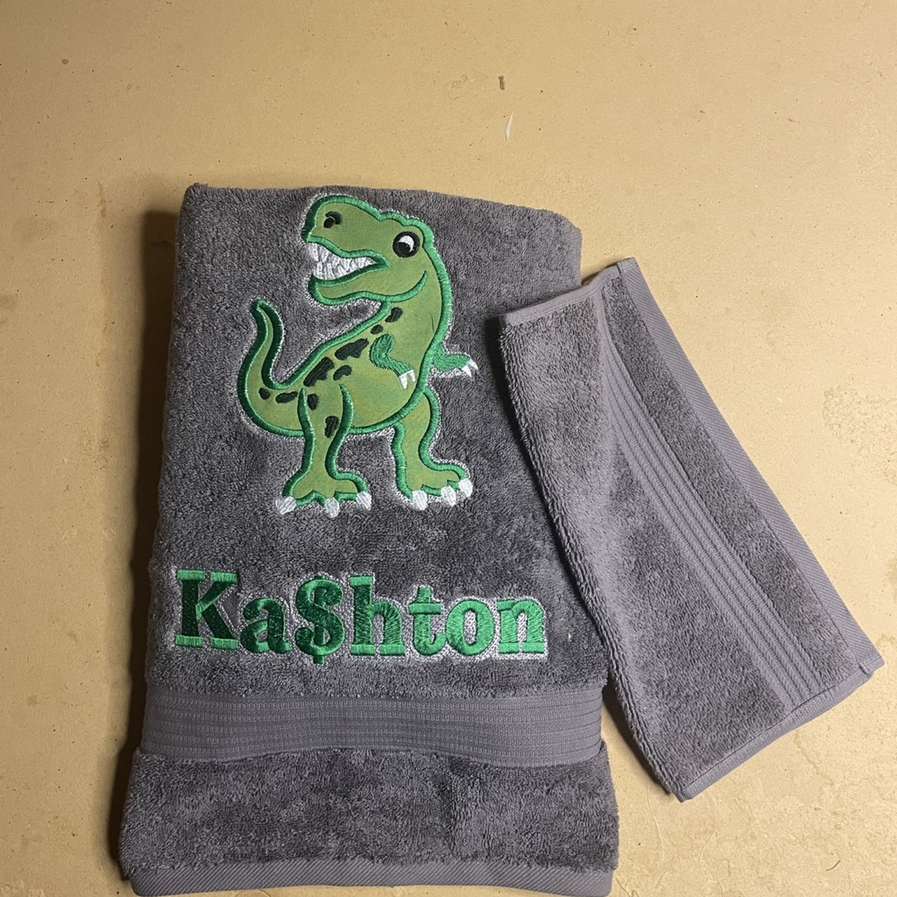 APPLIQUE TOWELS